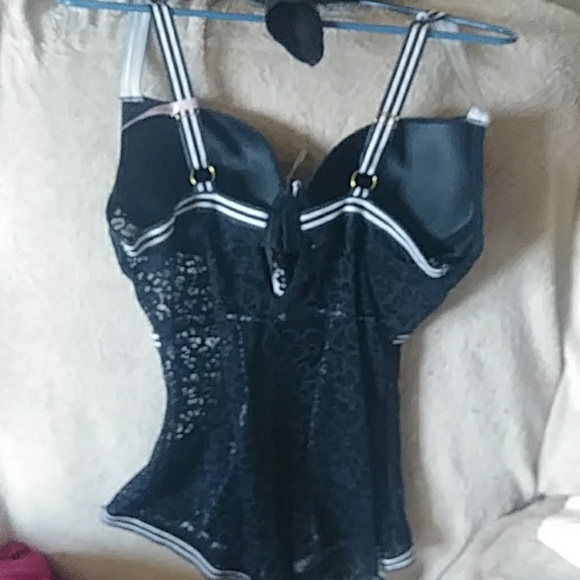 Intimate - Picture 2 of 2